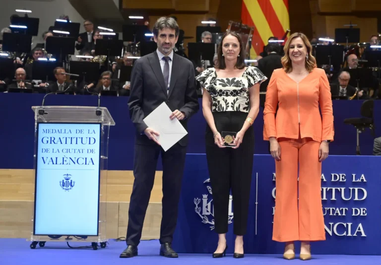 Vayoil Textil recibe la Medalla de la Gratitud 2025 por su labor solidaria en el incendio de Campanar